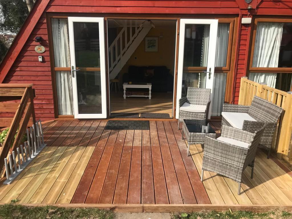 Foxes Sea Side Retreat Deluxe Chalet Is A Lovely Holiday Home Tucked Away On The Kent Coast Kingsdown  Exterior foto