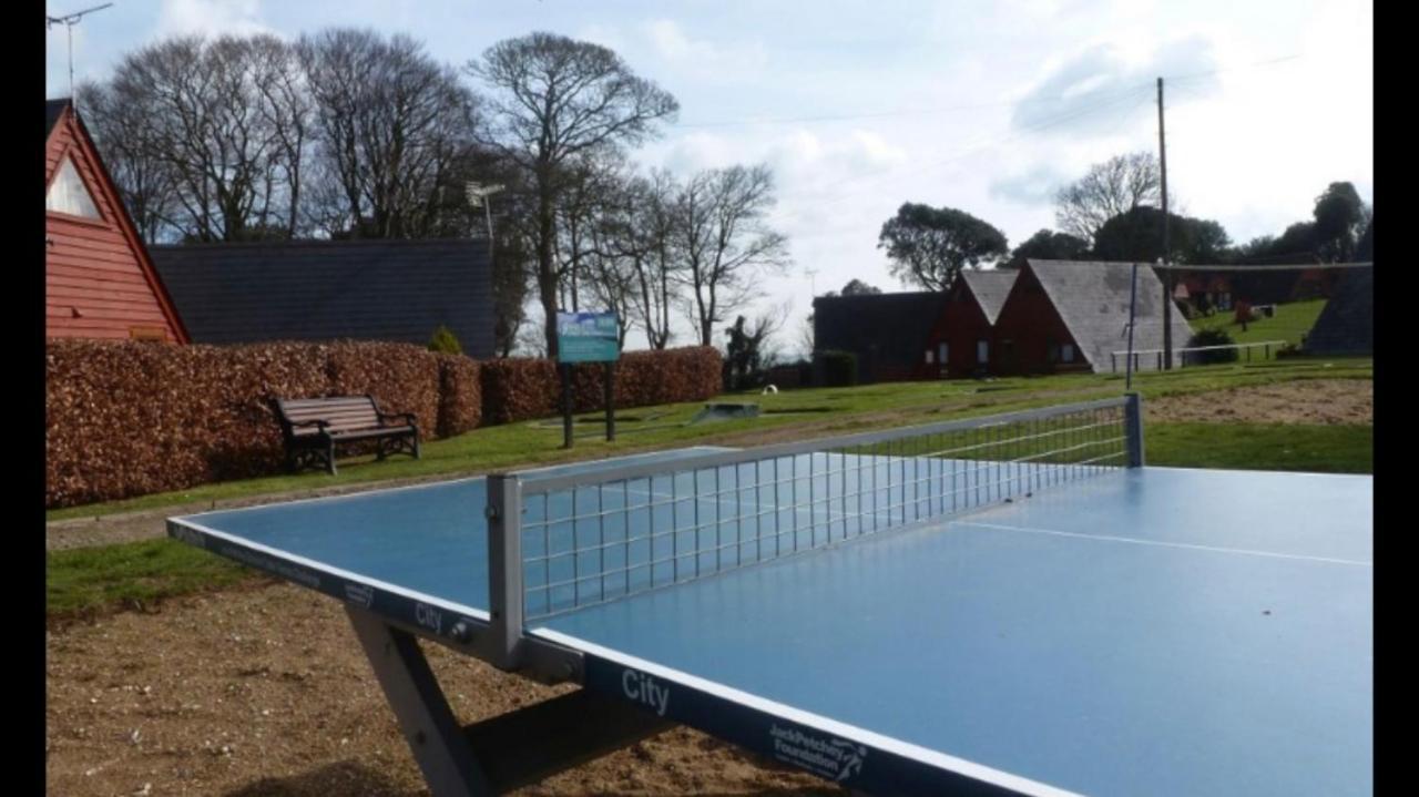 Foxes Sea Side Retreat Deluxe Chalet Is A Lovely Holiday Home Tucked Away On The Kent Coast Kingsdown  Exterior foto